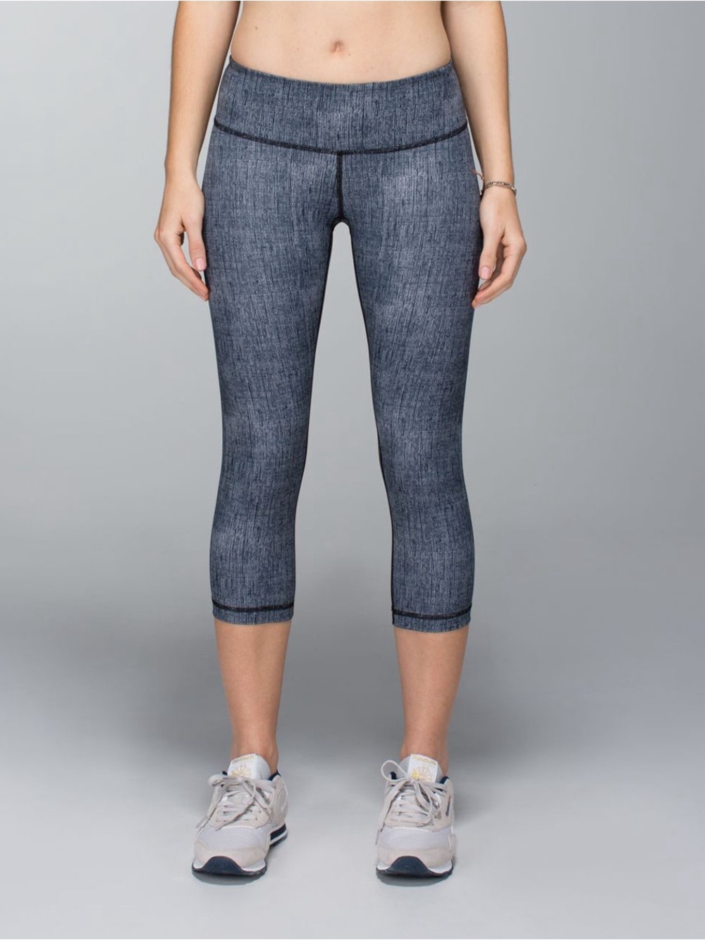 Lululemon Wunder Under Crop *Full-On Luxtreme vintage 2014 - size 6